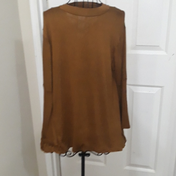 Top - Picture 3 of 4